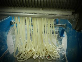 清爽葱油面的做法步骤：3