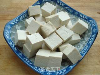 沙茶酱烧豆腐的做法步骤：1