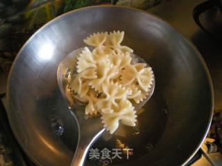 花样美食，酸奶黑芝麻枸杞拌意粉的做法步骤：4