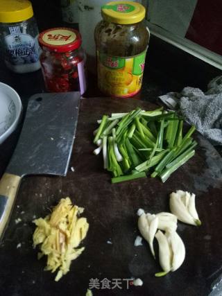 蒜苗炒生菜的做法步骤：1