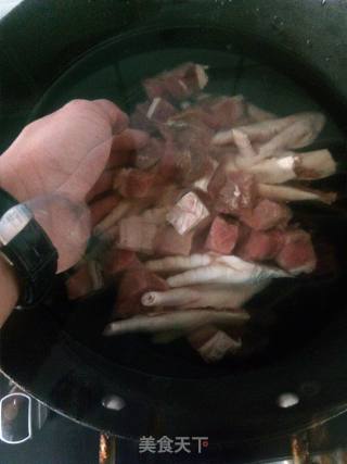 棕香牛肉酱鸡爪的做法步骤：3