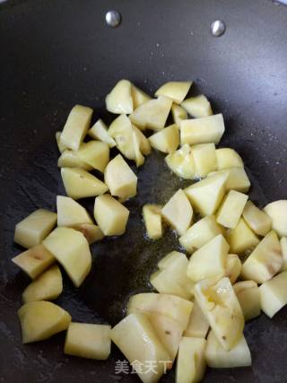 牛肉烧土豆的做法步骤：3