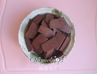 芫荽烩羊血的做法步骤：2