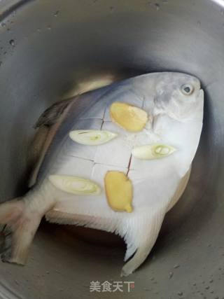 烧平鱼的做法步骤：2