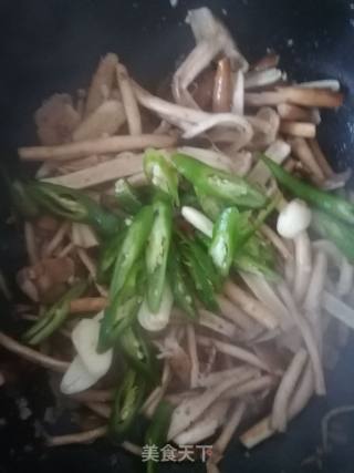 茶树菇炒腊肉的做法步骤：6