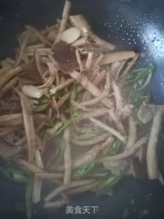 茶树菇炒腊肉的做法步骤：7