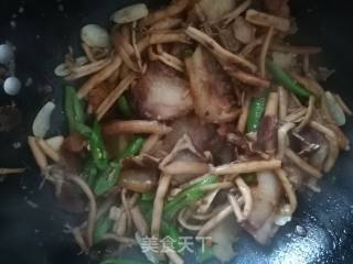 茶树菇炒腊肉的做法步骤：8