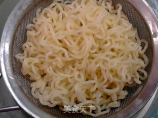 #花样美食#时蔬拌方便面的做法步骤：3