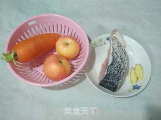 苹果红萝卜大鱼汤的做法步骤：1