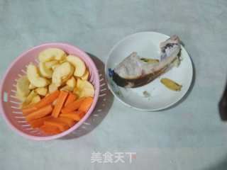 苹果红萝卜大鱼汤的做法步骤：7