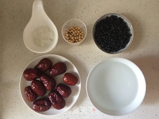 红枣黑豆豆浆的做法步骤：1