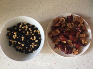 红枣黑豆豆浆的做法步骤：2