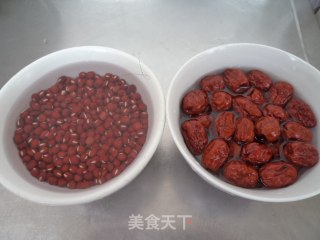 三红桂圆汤的做法步骤：1