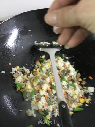 卤鹅肉炒饭的做法步骤：7