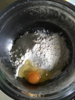 椰汁鸡蛋饼的做法步骤：2