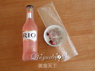 水蜜桃味果冻鸡尾酒的做法步骤：1
