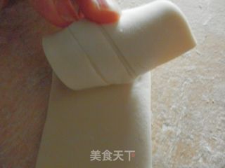 香肠卷的做法步骤：5