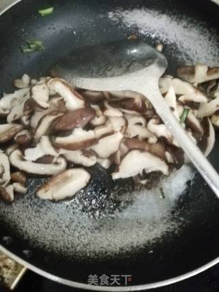 瘦肉炒香菇的做法步骤：4