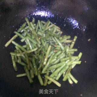 简易版干煸豆角的做法步骤：4