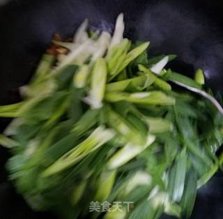 青蒜香干腊肉的做法步骤：4