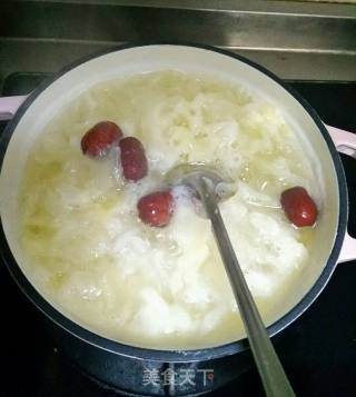 香蕉圆子银耳羹的做法步骤：3