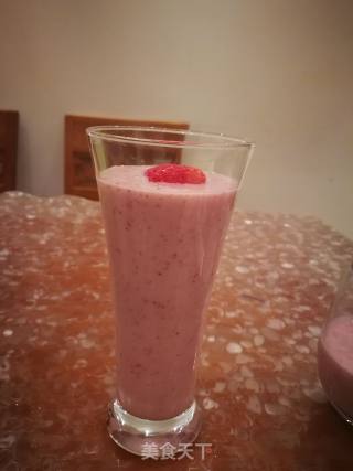 酸奶草莓奶昔的做法步骤：4