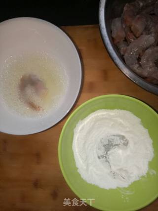 “花样美食”酥炸凤尾虾仁的做法步骤：2