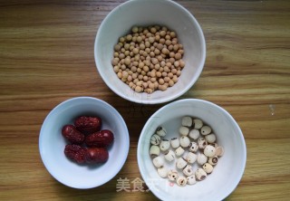 红枣莲子豆浆的做法步骤：1