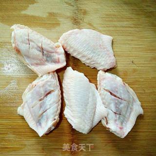 可乐鸡翅的做法步骤：1