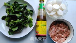 青菜牛肉炒年糕的做法步骤：1