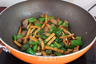 花肉炒香干的做法步骤：7
