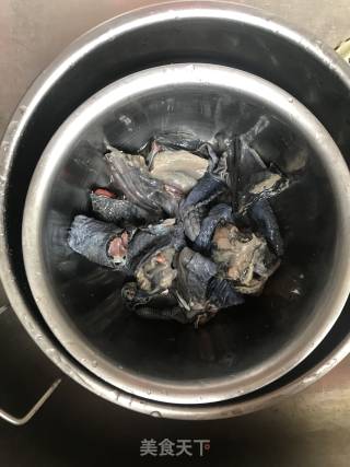 椰子炖乌鸡汤的做法步骤：3