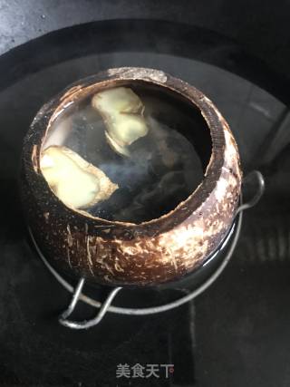 椰子炖乌鸡汤的做法步骤：4