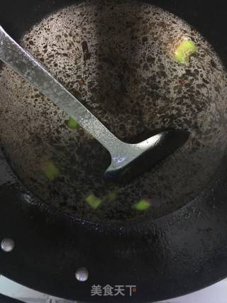 红烧鲈鱼的做法步骤：3