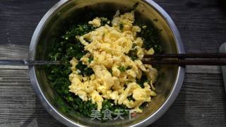韭菜鸡蛋馅饼的做法步骤：5