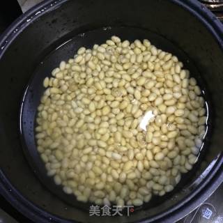蒜香酱香黄豆的做法步骤：1