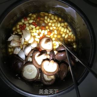 蒜香酱香黄豆的做法步骤：3