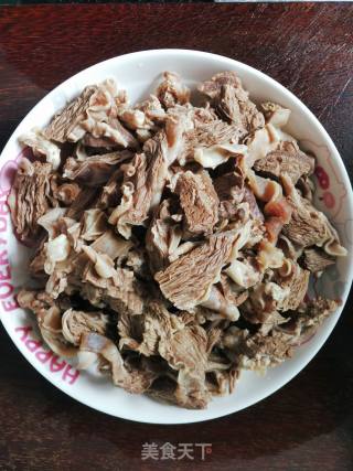 番茄牛腩汤的做法步骤：1