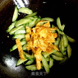 黄瓜炒鸡蛋的做法步骤：8