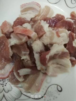 豆瓣酱五花肉炒花菜的做法步骤：1
