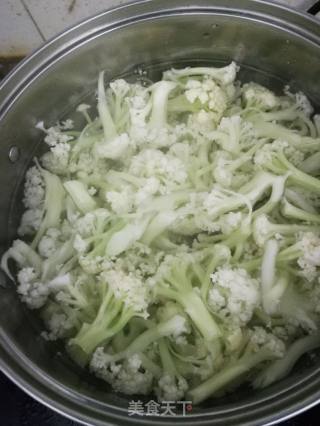 豆瓣酱五花肉炒花菜的做法步骤：2