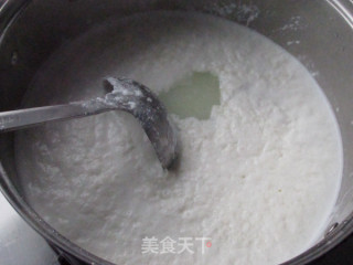 奶清麦片桃花粥的做法步骤：2