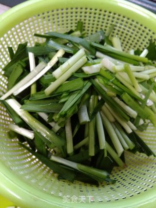 韭菜烧鱼的做法步骤：2