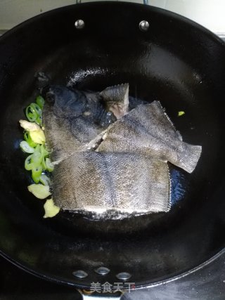 韭菜烧鱼的做法步骤：5