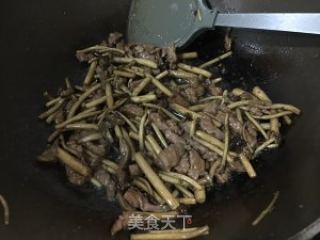 茶树菇炒牛肉的做法步骤：6
