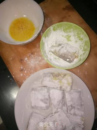 酥炸带鱼的做法步骤：1