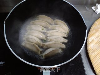韭菜猪肉锅贴的做法步骤：11