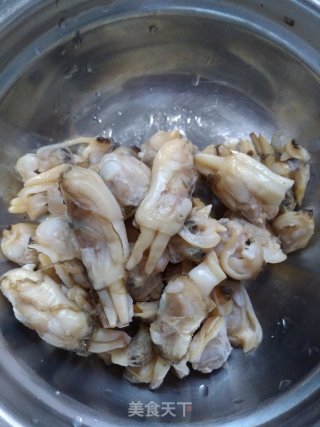 丝瓜炒海鲜的做法步骤：3