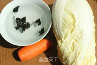 胡萝卜木耳炒白菜的做法步骤：1