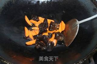 胡萝卜木耳炒白菜的做法步骤：4